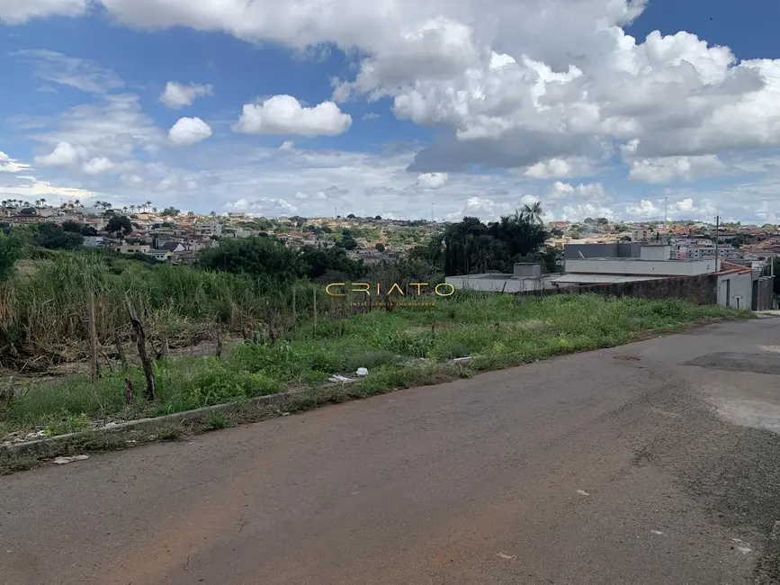 Foto 1 de Terreno / Lote à venda, 600m2 em Vila Santa Maria, Anapolis - GO