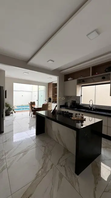 Foto 2 de Casa com 3 quartos à venda, 200m2 em Residencial Cerejeiras, Anapolis - GO