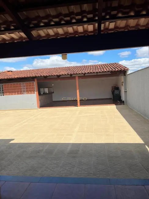 Casa com 3 quartos à venda, 220m2 em São Carlos, Anapolis - GO - imagem 5 Foto 5 de Casa com 3 quartos à venda, 220m2 em São Carlos, Anapolis - GO