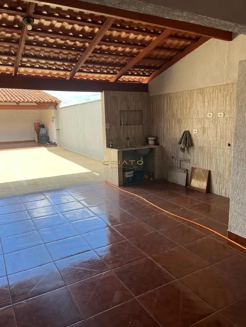 Casa com 3 quartos à venda, 220m2 em São Carlos, Anapolis - GO - imagem 3 Foto 3 de Casa com 3 quartos à venda, 220m2 em São Carlos, Anapolis - GO