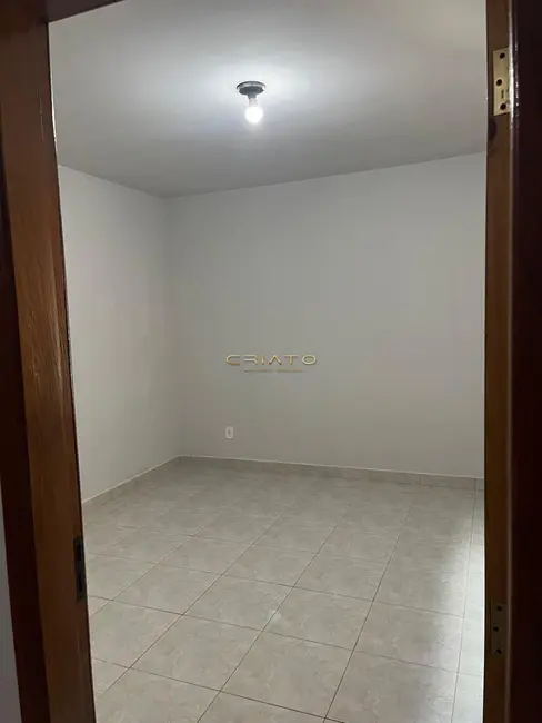 Casa com 3 quartos à venda, 220m2 em São Carlos, Anapolis - GO - imagem 8 Foto 8 de Casa com 3 quartos à venda, 220m2 em São Carlos, Anapolis - GO