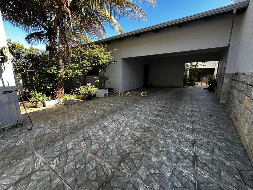 Foto 1 de Casa com 4 quartos à venda, 275m2 em Anápolis City, Anapolis - GO