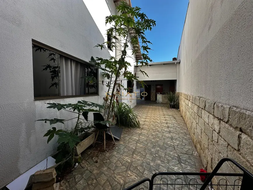 Foto 3 de Casa com 4 quartos à venda, 275m2 em Anápolis City, Anapolis - GO