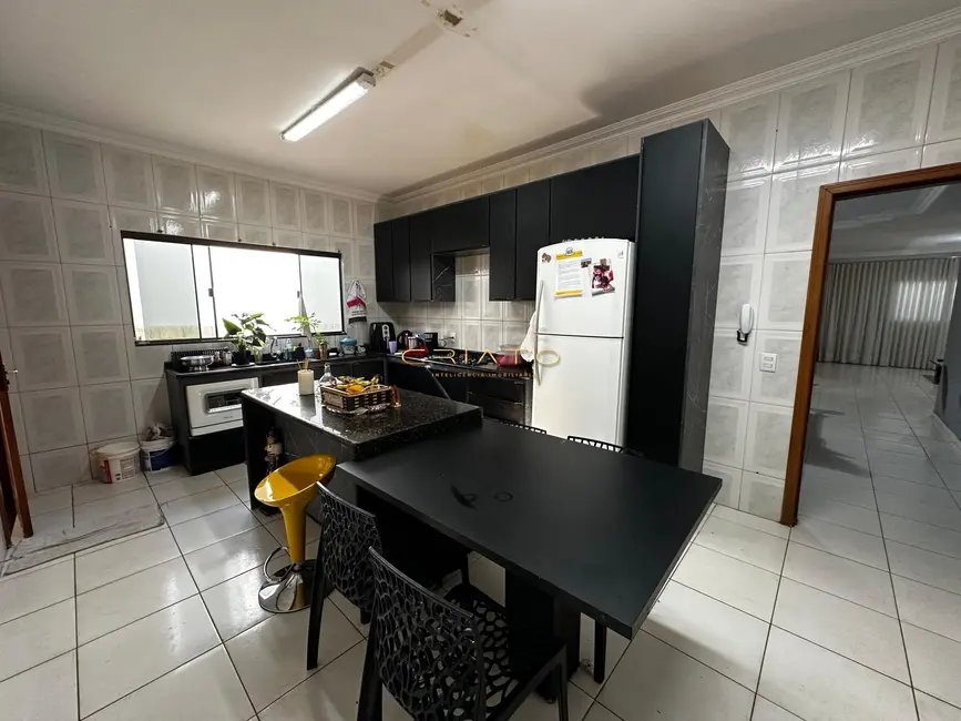 Foto 8 de Casa com 4 quartos à venda, 275m2 em Anápolis City, Anapolis - GO