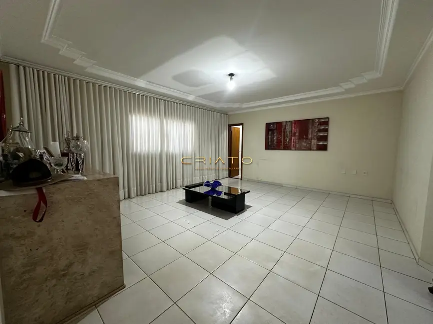 Foto 4 de Casa com 4 quartos à venda, 275m2 em Anápolis City, Anapolis - GO