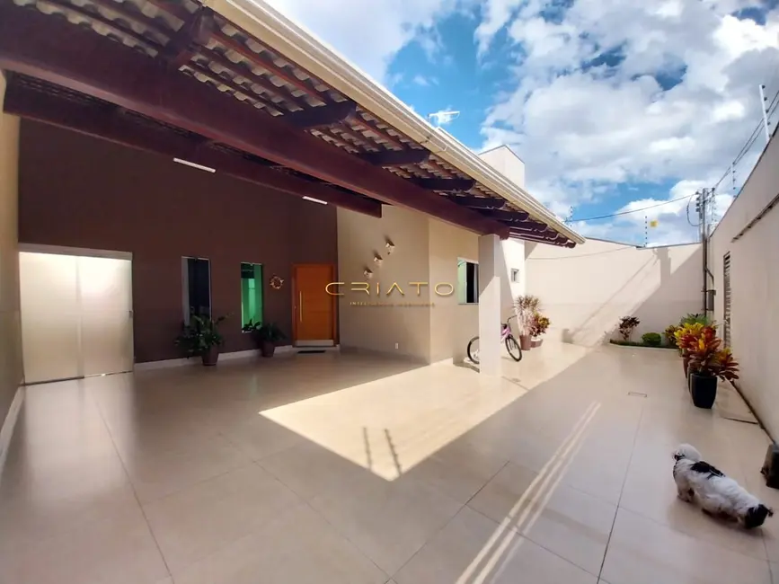 Casa com 3 quartos à venda, 220m2 em Parque Brasília 2ª Etapa, Anapolis - GO - imagem 1 Foto 1 de Casa com 3 quartos à venda, 220m2 em Parque Brasília 2ª Etapa, Anapolis - GO