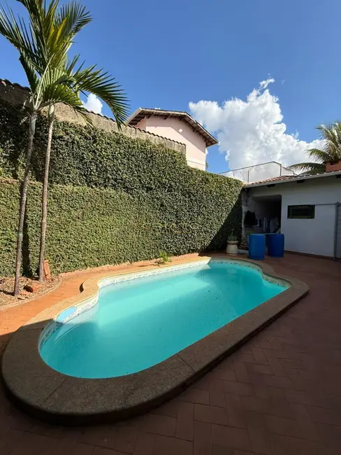 Casa com 4 quartos à venda, 320m2 em Anápolis City, Anapolis - GO - imagem 1 Foto 1 de Casa com 4 quartos à venda, 320m2 em Anápolis City, Anapolis - GO