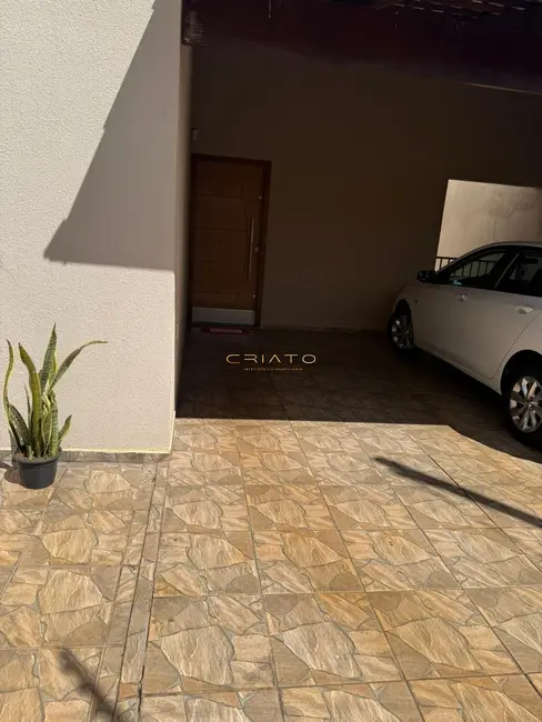 Casa com 3 quartos à venda, 167m2 em Residencial Flamboyant, Anapolis - GO - imagem 3 Foto 3 de Casa com 3 quartos à venda, 167m2 em Residencial Flamboyant, Anapolis - GO