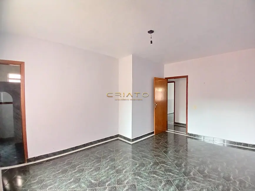 Casa com 3 quartos à venda, 287m2 em São Carlos, Anapolis - GO - imagem 2 Foto 2 de Casa com 3 quartos à venda, 287m2 em São Carlos, Anapolis - GO