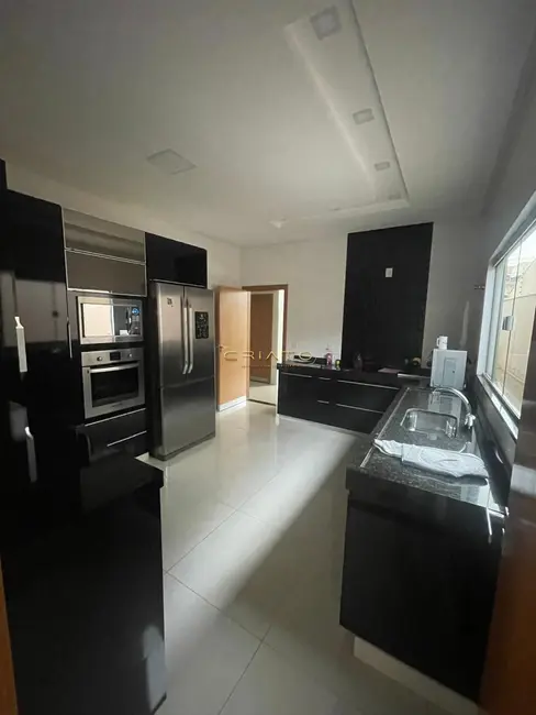 Casa com 3 quartos à venda, 200m2 em Parque Brasília 2ª Etapa, Anapolis - GO - imagem 5 Foto 5 de Casa com 3 quartos à venda, 200m2 em Parque Brasília 2ª Etapa, Anapolis - GO