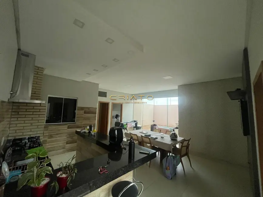 Casa com 3 quartos à venda, 200m2 em Parque Brasília 2ª Etapa, Anapolis - GO - imagem 3 Foto 3 de Casa com 3 quartos à venda, 200m2 em Parque Brasília 2ª Etapa, Anapolis - GO