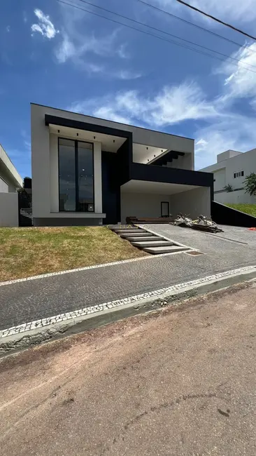 Casa com 3 quartos à venda, 380m2 em Anapolis - GO - imagem 1 Foto 1 de Casa com 3 quartos à venda, 380m2 em Anapolis - GO