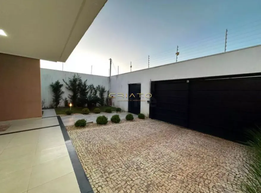 Casa com 3 quartos à venda, 285m2 em Residencial Jardins do Lago, Anapolis - GO - imagem 3 Foto 3 de Casa com 3 quartos à venda, 285m2 em Residencial Jardins do Lago, Anapolis - GO