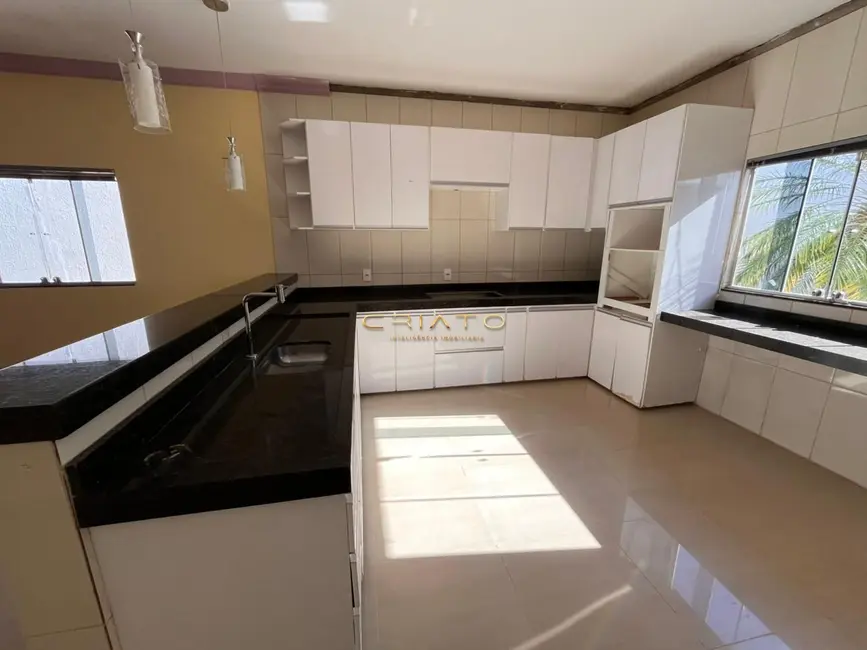 Casa com 3 quartos à venda, 155m2 em Residencial Flor do Cerrado, Anapolis - GO - imagem 4 Foto 4 de Casa com 3 quartos à venda, 155m2 em Residencial Flor do Cerrado, Anapolis - GO