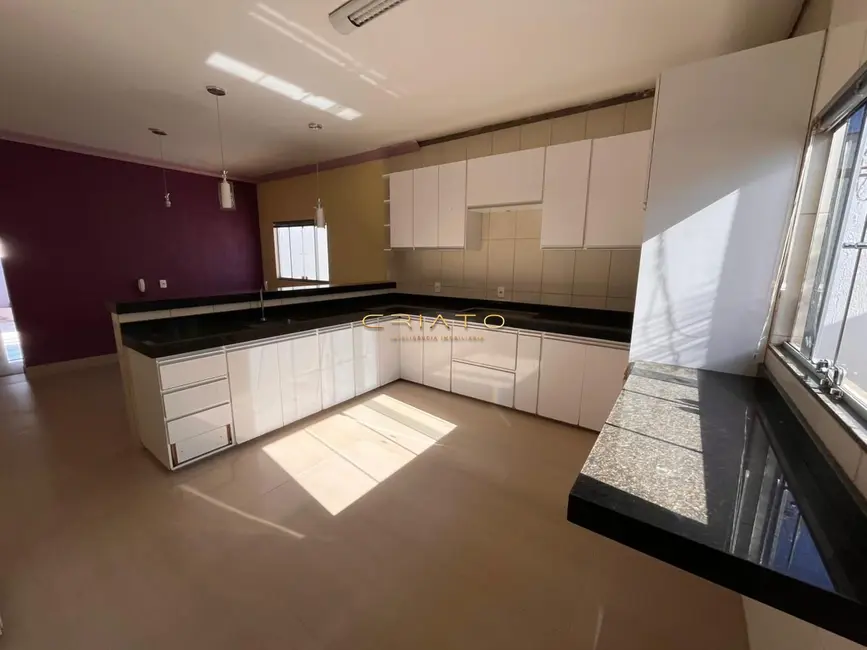 Casa com 3 quartos à venda, 155m2 em Residencial Flor do Cerrado, Anapolis - GO - imagem 5 Foto 5 de Casa com 3 quartos à venda, 155m2 em Residencial Flor do Cerrado, Anapolis - GO
