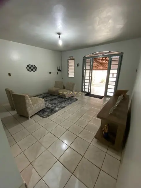 Casa com 3 quartos à venda, 200m2 em São Carlos, Anapolis - GO - imagem 1 Foto 1 de Casa com 3 quartos à venda, 200m2 em São Carlos, Anapolis - GO