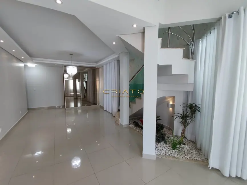 Sobrado com 4 quartos à venda, 264m2 em Jardim Nações Unidas, Anapolis - GO - imagem 2 Foto 2 de Sobrado com 4 quartos à venda, 264m2 em Jardim Nações Unidas, Anapolis - GO