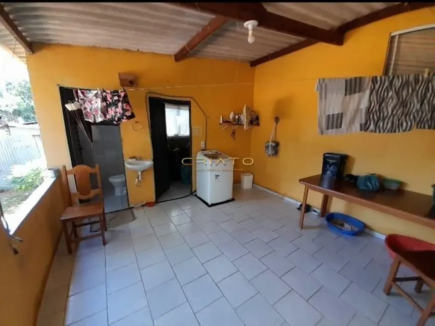 Chácara com 3 quartos à venda, 160m2 em Setor Central, Leopoldo De Bulhoes - GO - imagem 9 Foto 9 de Chácara com 3 quartos à venda, 160m2 em Setor Central, Leopoldo De Bulhoes - GO