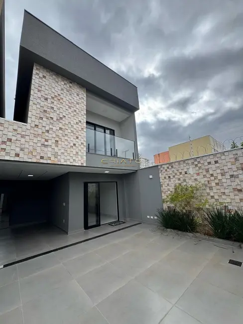 Sobrado com 3 quartos à venda, 170m2 em Anapolis - GO - imagem 1 Foto 1 de Sobrado com 3 quartos à venda, 170m2 em Anapolis - GO