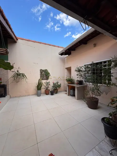 Casa com 3 quartos à venda, 150m2 em São Carlos, Anapolis - GO - imagem 5 Foto 5 de Casa com 3 quartos à venda, 150m2 em São Carlos, Anapolis - GO