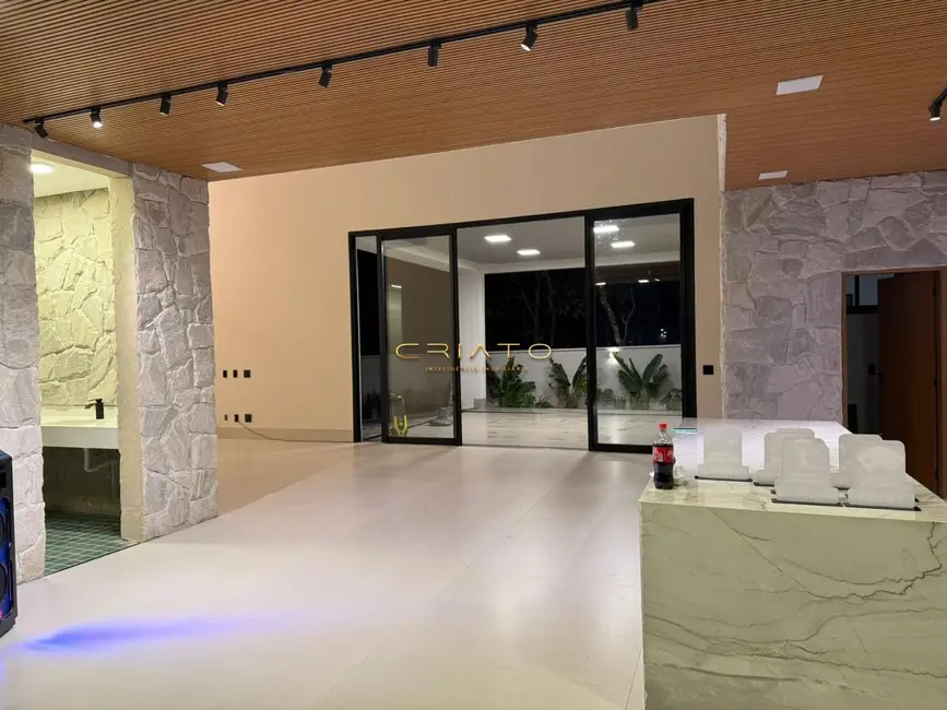 Casa de Condomínio com 3 quartos à venda, 274m2 em Residencial Villa Verde, Senador Canedo - GO - imagem 9 Foto 9 de Casa de Condomínio com 3 quartos à venda, 274m2 em Residencial Villa Verde, Senador Canedo - GO