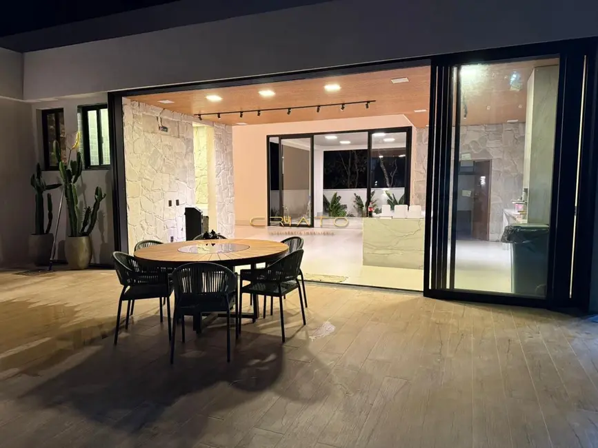 Casa de Condomínio com 3 quartos à venda, 274m2 em Residencial Villa Verde, Senador Canedo - GO - imagem 8 Foto 8 de Casa de Condomínio com 3 quartos à venda, 274m2 em Residencial Villa Verde, Senador Canedo - GO