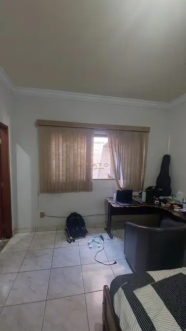 Casa com 3 quartos à venda, 230m2 em Anápolis City, Anapolis - GO - imagem 4 Foto 4 de Casa com 3 quartos à venda, 230m2 em Anápolis City, Anapolis - GO
