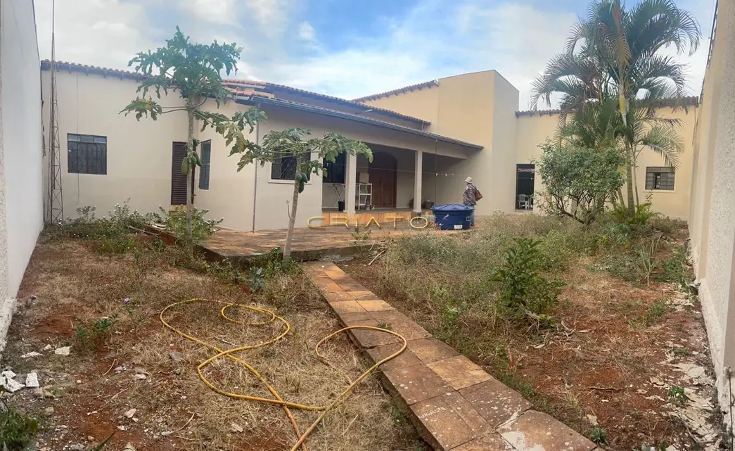 Casa com 3 quartos à venda, 303m2 em Anápolis City, Anapolis - GO - imagem 2 Foto 2 de Casa com 3 quartos à venda, 303m2 em Anápolis City, Anapolis - GO