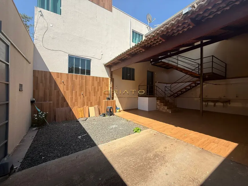 Foto 1 de Sobrado com 5 quartos à venda, 180m2 em JK Nova Capital, Anapolis - GO