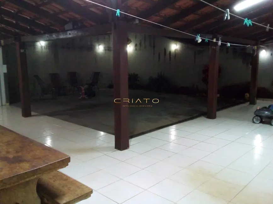 Casa com 3 quartos à venda, 300m2 em Parque Brasília 2ª Etapa, Anapolis - GO - imagem 2 Foto 2 de Casa com 3 quartos à venda, 300m2 em Parque Brasília 2ª Etapa, Anapolis - GO