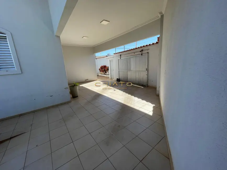 Foto 2 de Casa com 3 quartos à venda, 300m2 em Parque Brasília 2ª Etapa, Anapolis - GO