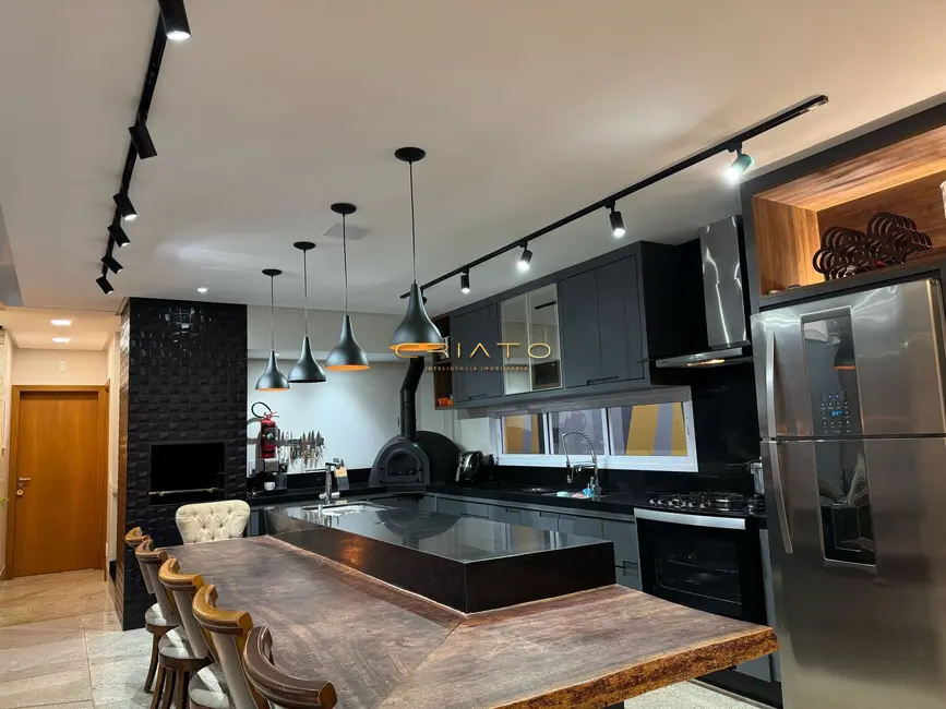 Foto 3 de Sobrado com 4 quartos à venda, 224m2 em Senador Canedo - GO