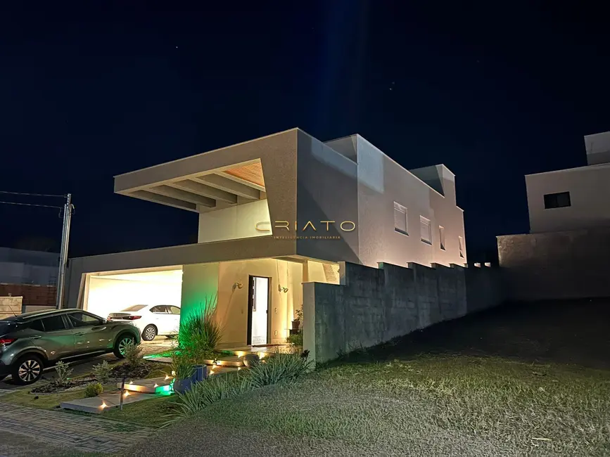 Foto 2 de Sobrado com 4 quartos à venda, 224m2 em Senador Canedo - GO