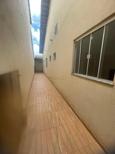 Foto 2 de Casa com 3 quartos à venda, 130m2 em Anapolis - GO
