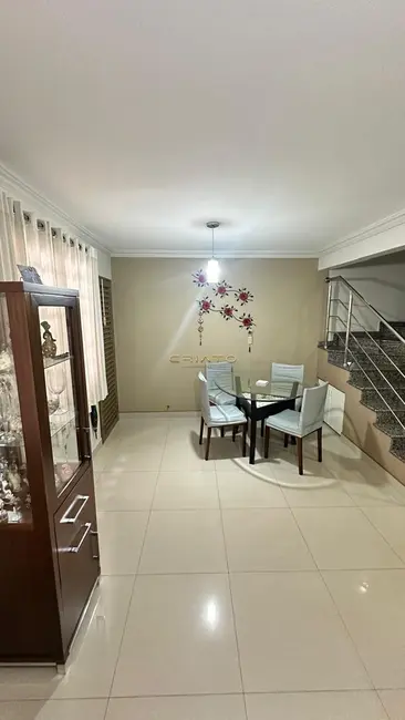 Sobrado com 3 quartos à venda, 91m2 em Vila Industrial, Anapolis - GO - imagem 4 Foto 4 de Sobrado com 3 quartos à venda, 91m2 em Vila Industrial, Anapolis - GO