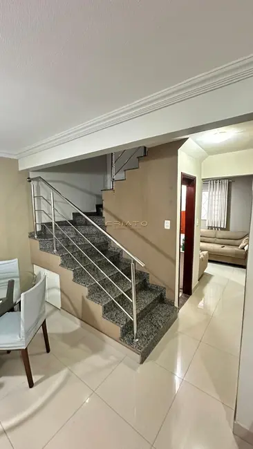 Sobrado com 3 quartos à venda, 91m2 em Vila Industrial, Anapolis - GO - imagem 5 Foto 5 de Sobrado com 3 quartos à venda, 91m2 em Vila Industrial, Anapolis - GO