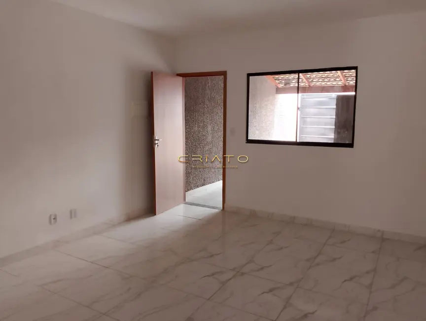Foto 2 de Casa com 3 quartos à venda, 70m2 em Anapolis - GO