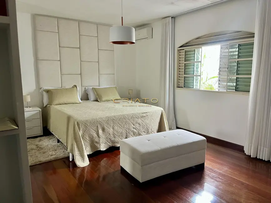 Casa com 3 quartos à venda, 246m2 em Jardim Ana Paula, Anapolis - GO - imagem 4 Foto 4 de Casa com 3 quartos à venda, 246m2 em Jardim Ana Paula, Anapolis - GO