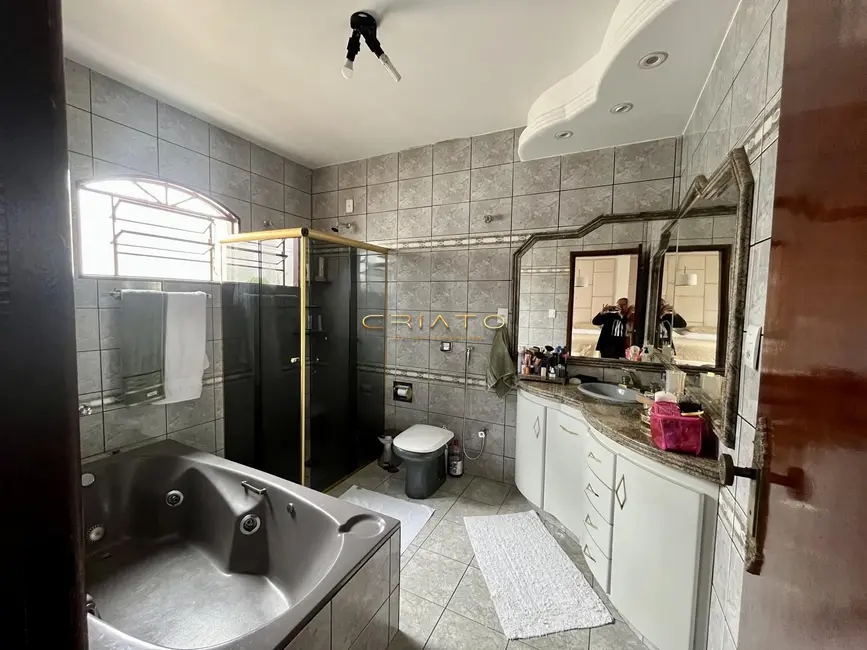 Casa com 3 quartos à venda, 246m2 em Jardim Ana Paula, Anapolis - GO - imagem 8 Foto 8 de Casa com 3 quartos à venda, 246m2 em Jardim Ana Paula, Anapolis - GO
