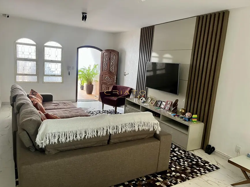 Casa com 3 quartos à venda, 246m2 em Jardim Ana Paula, Anapolis - GO - imagem 1 Foto 1 de Casa com 3 quartos à venda, 246m2 em Jardim Ana Paula, Anapolis - GO