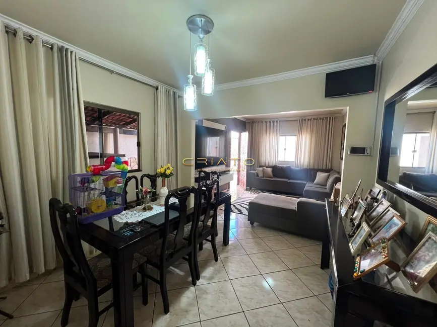 Casa com 4 quartos à venda, 250m2 em Vila São Joaquim, Anapolis - GO - imagem 8 Foto 8 de Casa com 4 quartos à venda, 250m2 em Vila São Joaquim, Anapolis - GO