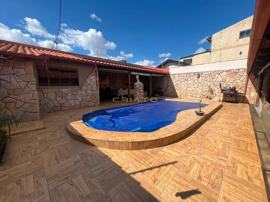 Casa com 4 quartos à venda, 250m2 em Vila São Joaquim, Anapolis - GO - imagem 2 Foto 2 de Casa com 4 quartos à venda, 250m2 em Vila São Joaquim, Anapolis - GO