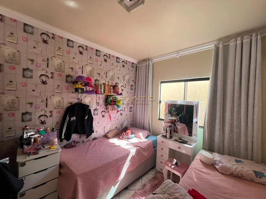 Casa com 4 quartos à venda, 250m2 em Vila São Joaquim, Anapolis - GO - imagem 9 Foto 9 de Casa com 4 quartos à venda, 250m2 em Vila São Joaquim, Anapolis - GO