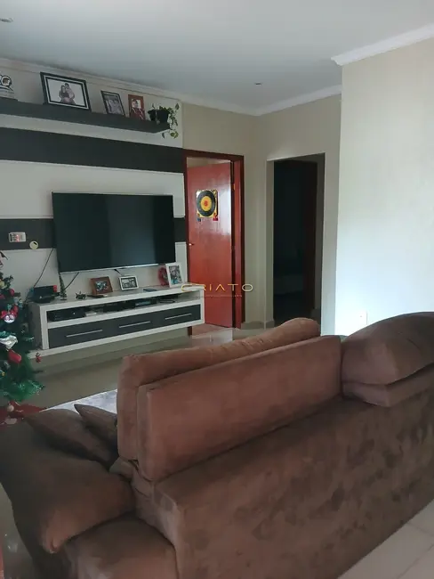 Casa com 3 quartos à venda, 180m2 em Anapolis - GO - imagem 9 Foto 9 de Casa com 3 quartos à venda, 180m2 em Anapolis - GO