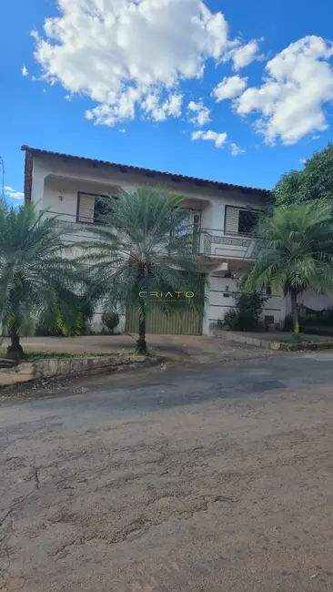Sobrado com 5 quartos à venda, 300m2 em Vila Goiás, Anapolis - GO - imagem 3 Foto 3 de Sobrado com 5 quartos à venda, 300m2 em Vila Goiás, Anapolis - GO