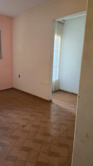 Sobrado com 5 quartos à venda, 300m2 em Vila Goiás, Anapolis - GO - imagem 9 Foto 9 de Sobrado com 5 quartos à venda, 300m2 em Vila Goiás, Anapolis - GO