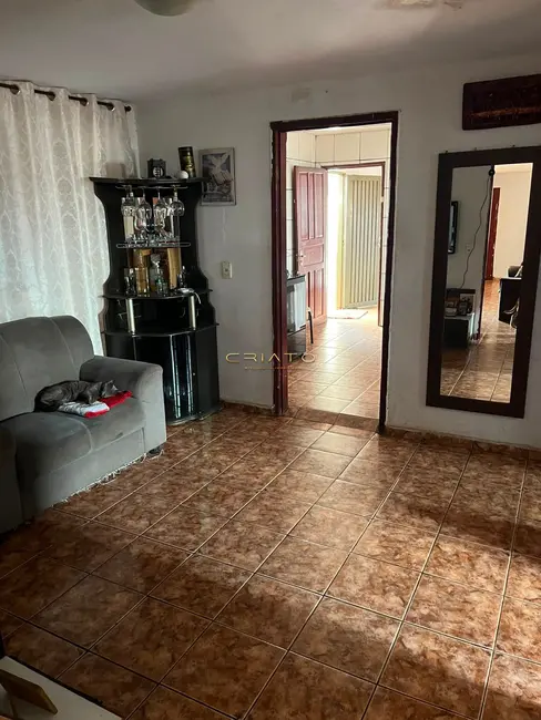 Foto 2 de Casa com 3 quartos à venda, 230m2 em Jardim Suíço, Anapolis - GO