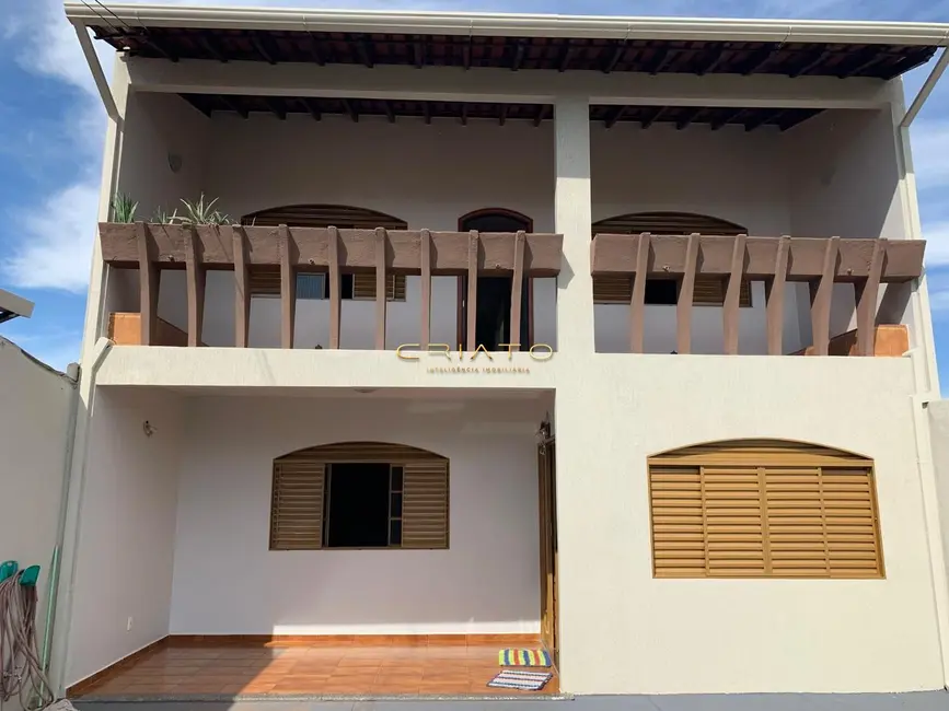 Sobrado com 4 quartos à venda, 226m2 em Vila Jussara, Anapolis - GO - imagem 2 Foto 2 de Sobrado com 4 quartos à venda, 226m2 em Vila Jussara, Anapolis - GO