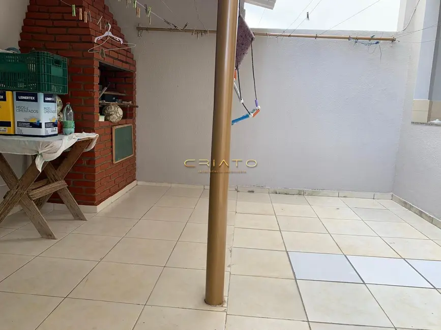Sobrado com 4 quartos à venda, 226m2 em Vila Jussara, Anapolis - GO - imagem 8 Foto 8 de Sobrado com 4 quartos à venda, 226m2 em Vila Jussara, Anapolis - GO