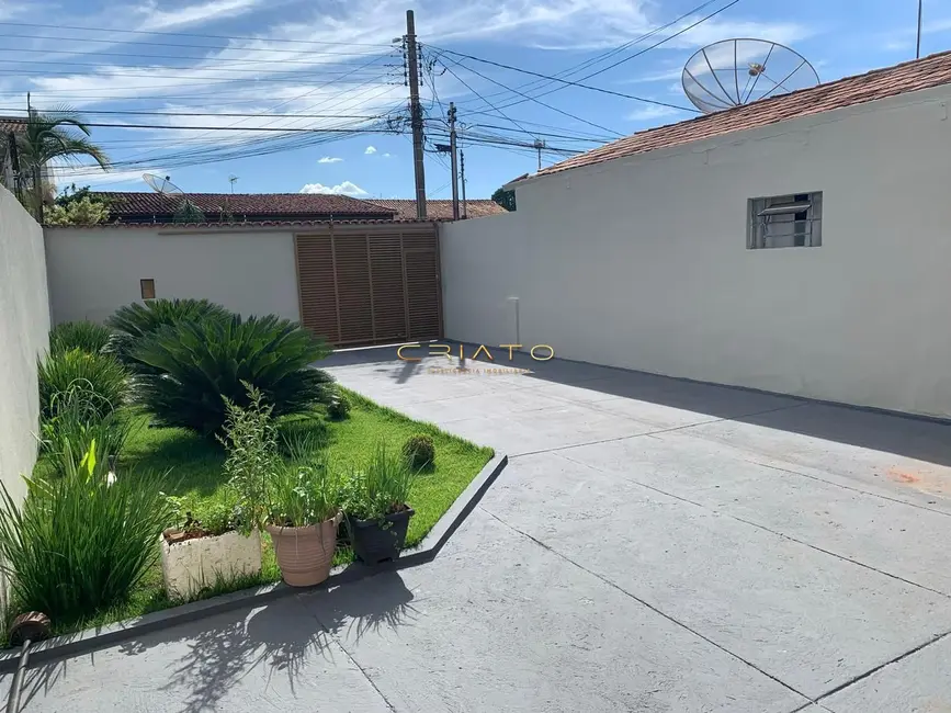 Sobrado com 4 quartos à venda, 226m2 em Vila Jussara, Anapolis - GO - imagem 3 Foto 3 de Sobrado com 4 quartos à venda, 226m2 em Vila Jussara, Anapolis - GO